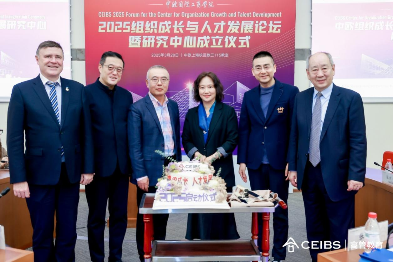 研究中心成立仪式(从左向右:濮方可、王高、王天扬、韩践、马士发、张维炯)