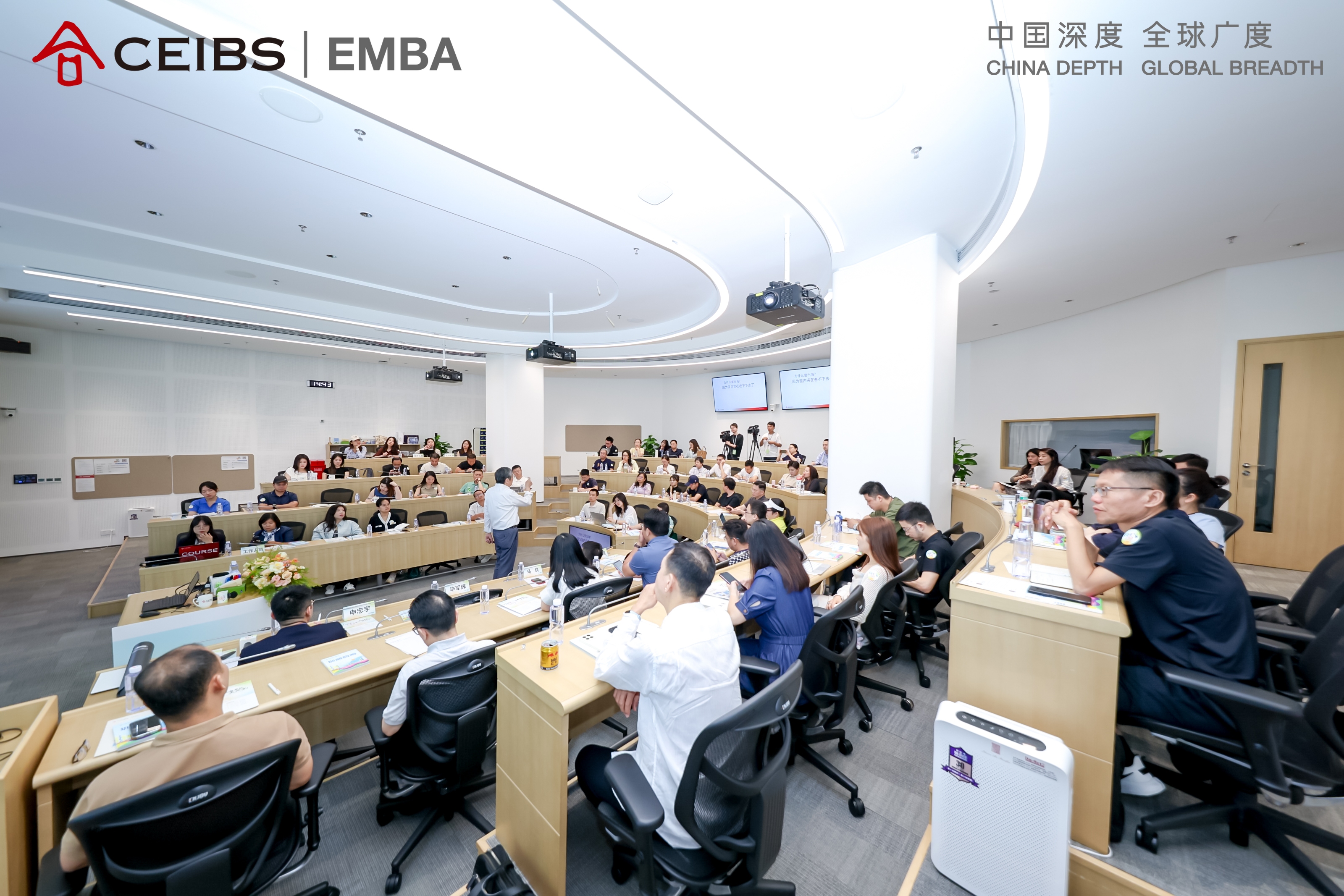 图为活动现场
