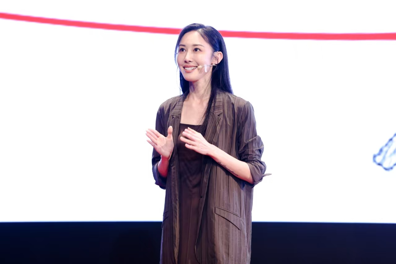 朱洁静发表主题演讲