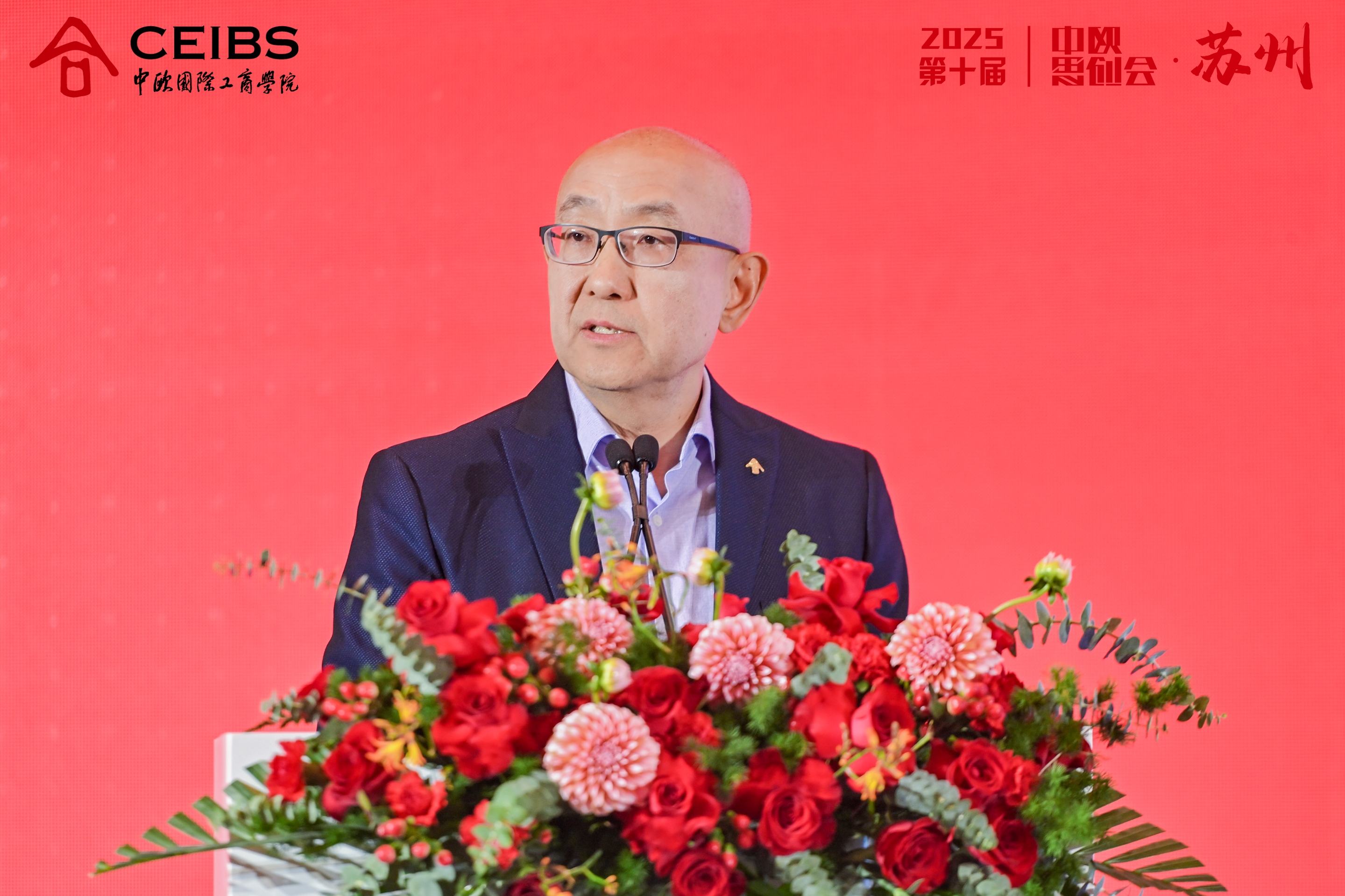 中欧国际工商学院经济学与决策科学教授、中欧亿纬锂能经济学与决策科学教席教授、中欧AI与管理创新研究中心主任方跃