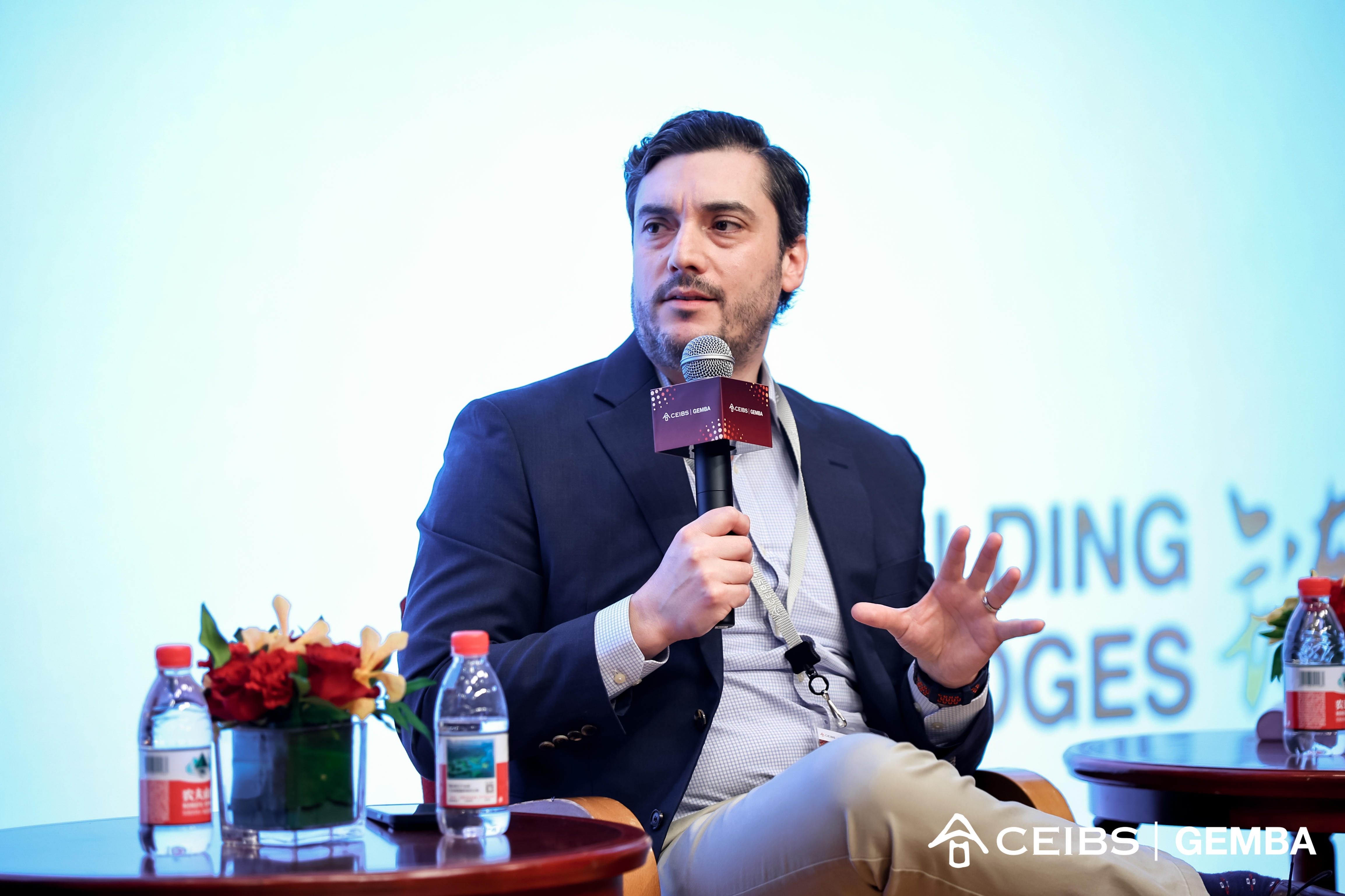 Nova Andino Litio亚太区高级销售总监兼全球战略营销总监、中欧校友Francisco Elicer Coopman参加圆桌讨论