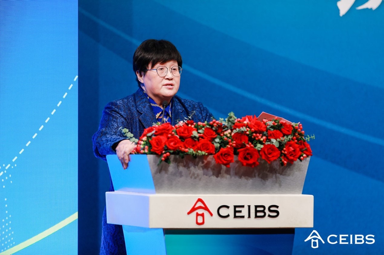 汪泓院长发表致辞