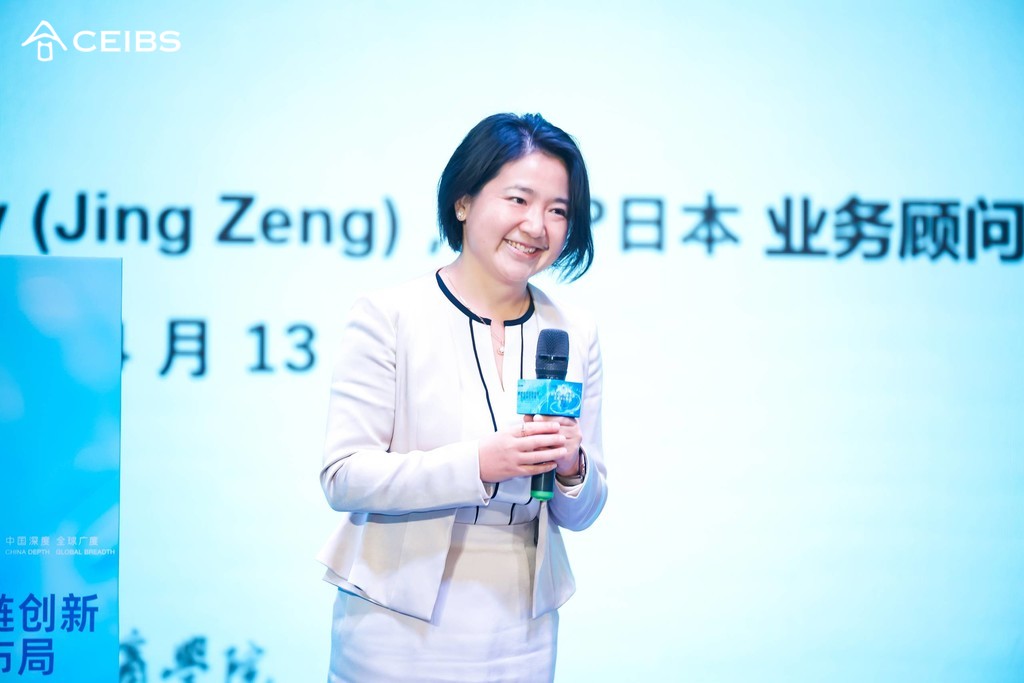 曾婧发表演讲