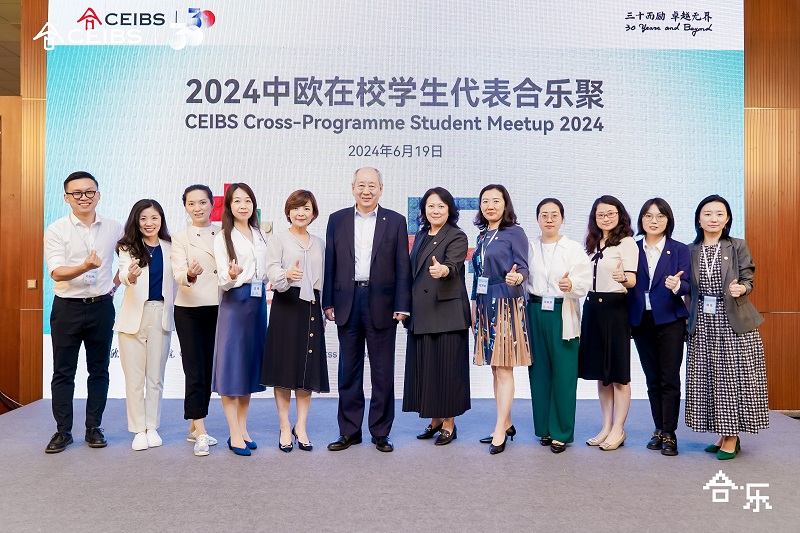 工作人员合影